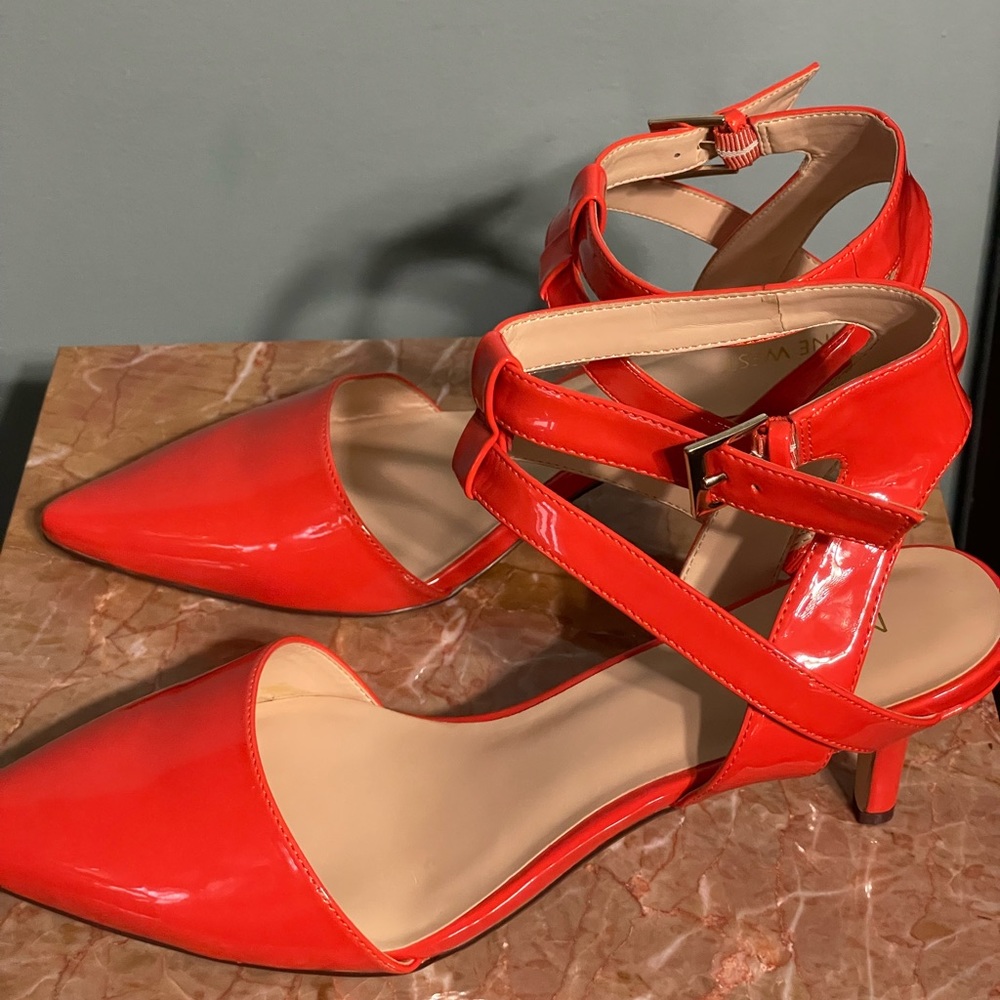 Nine West. Tropical orange patent leather pointy toe heel